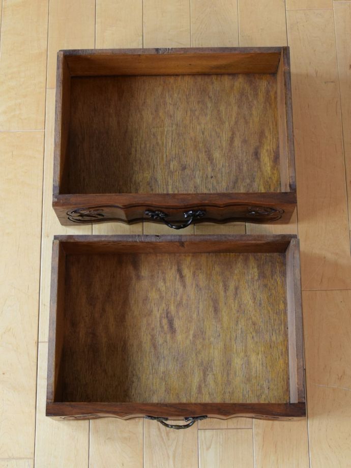 チェストの引き出しの中