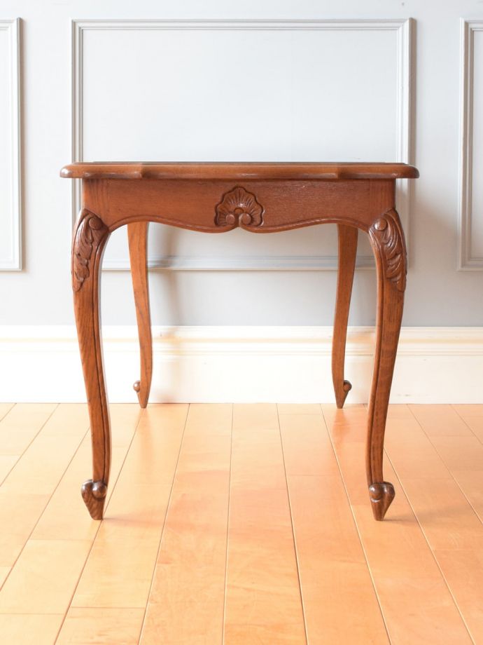 コーヒーテーブルの側面