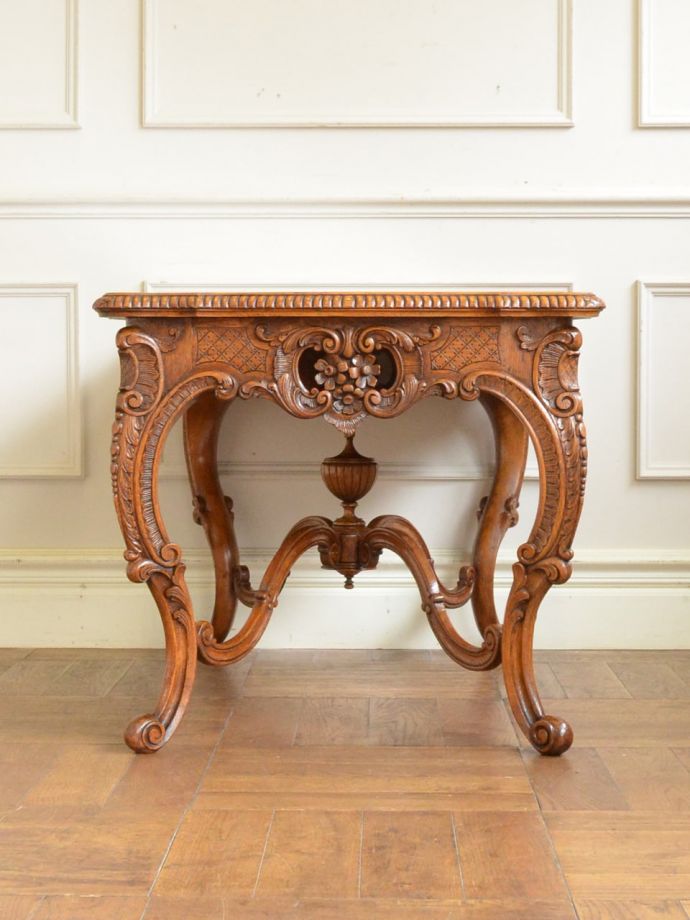 コーヒーテーブルの側面