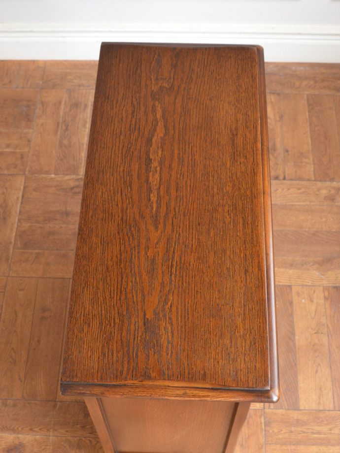 アンティーク本棚の天板