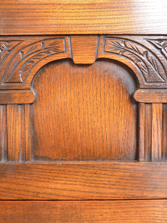 アンティーク家具の装飾