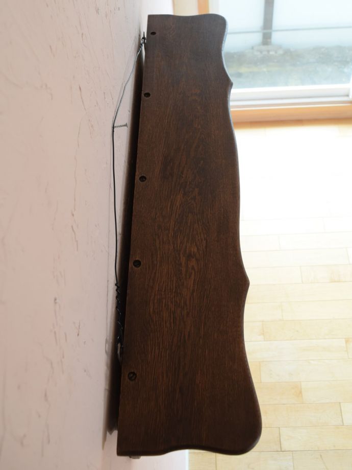 アンティークのウォールシェルフの天板