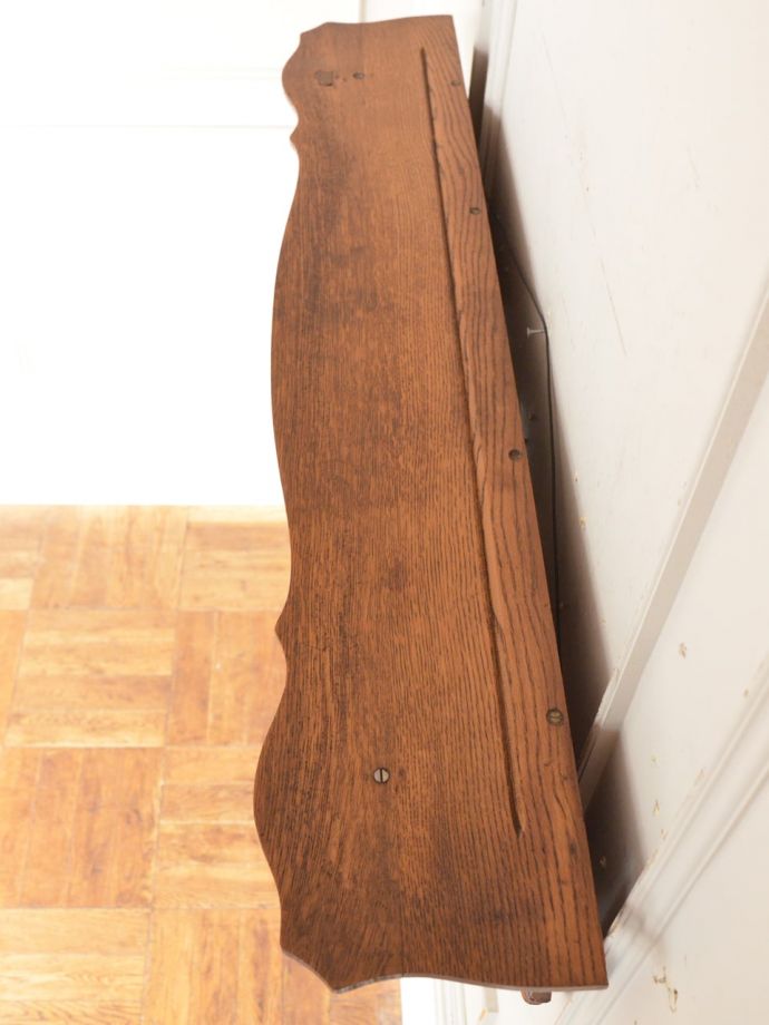 アンティークのウォールシェルフの天板