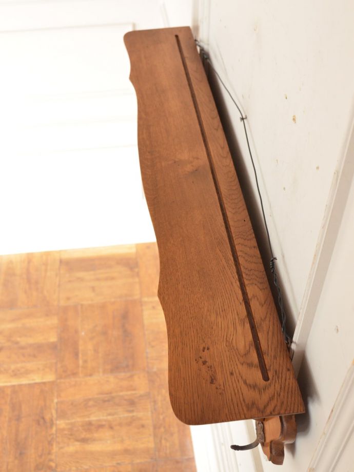 アンティークのウォールシェルフの天板