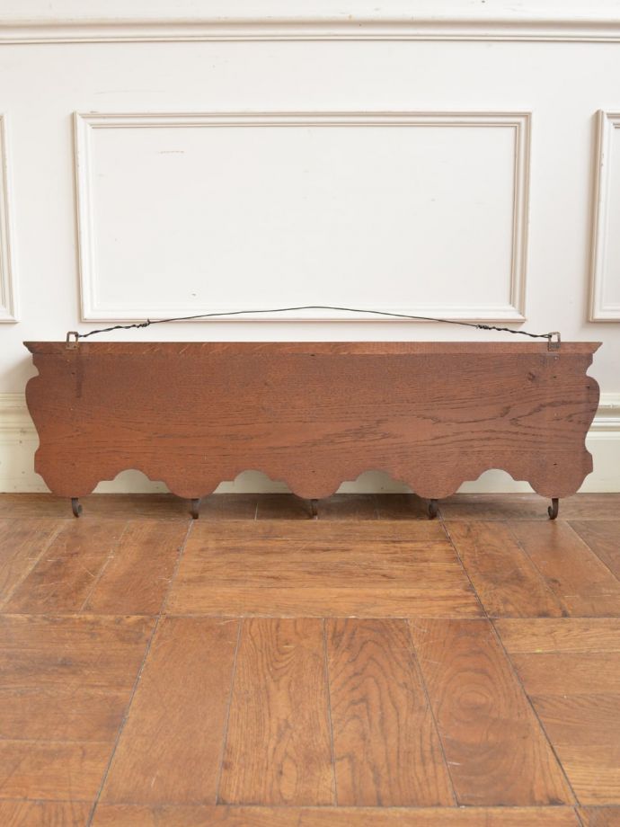 ウォールシェルフの裏