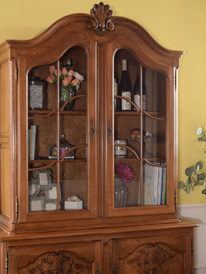 フランスのアンティークらしい美しい彫