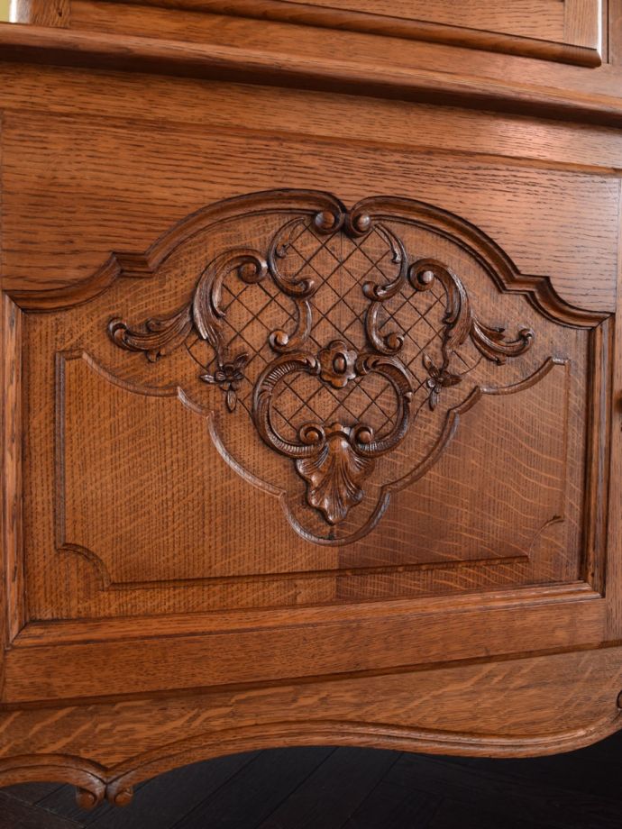 キャビネットの装飾