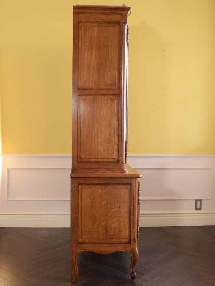 キャビネットの側面