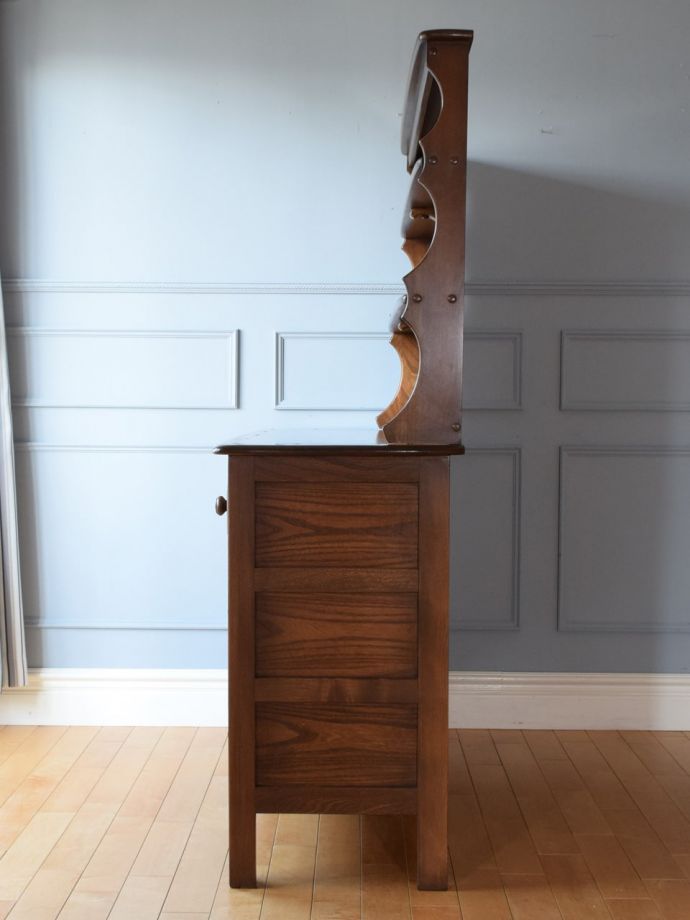 アーコールのキャビネットの側面