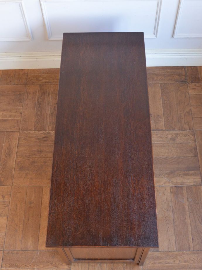 アンティークのブランケットボックスの天板