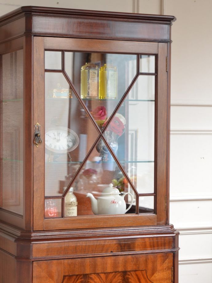 アンティークガラスの扉