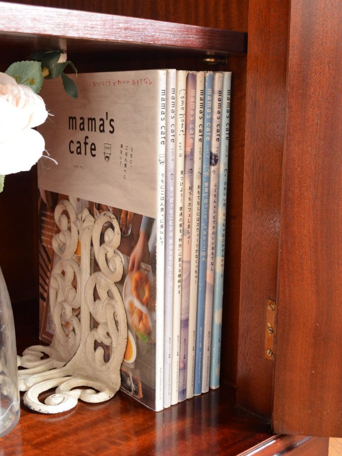 キャビネットの扉を開けると