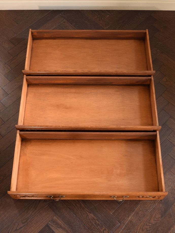 アンティークチェストの引き出し