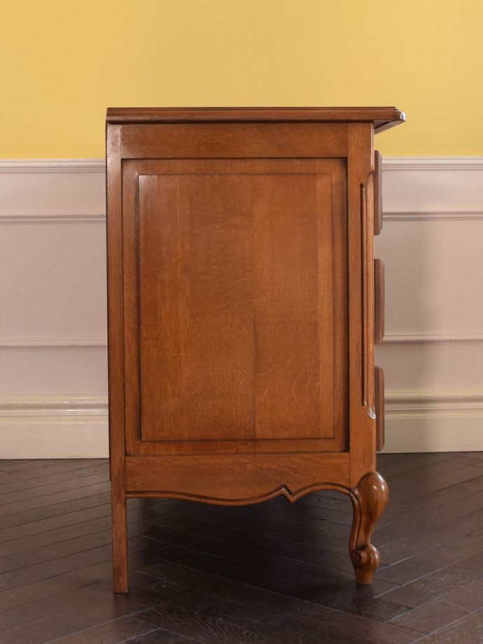 アンティークチェストの側面