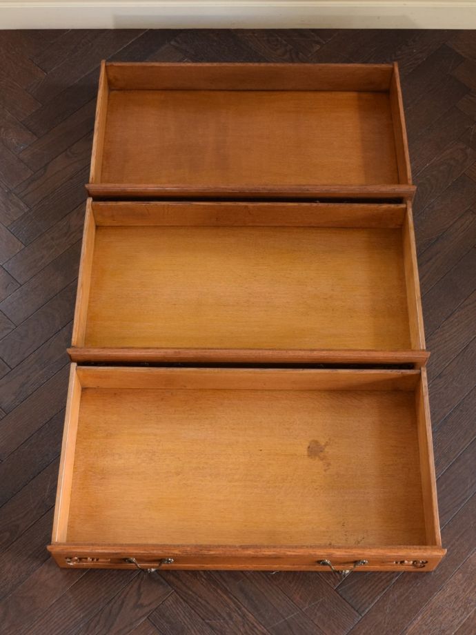 アンティークチェストの引き出し