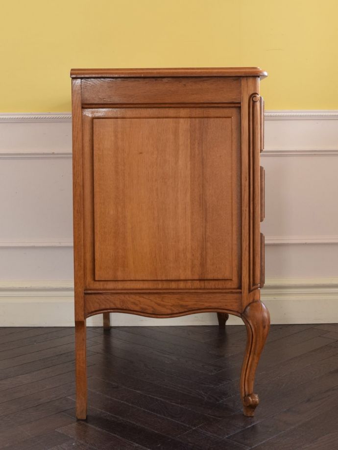 アンティークチェストの側面