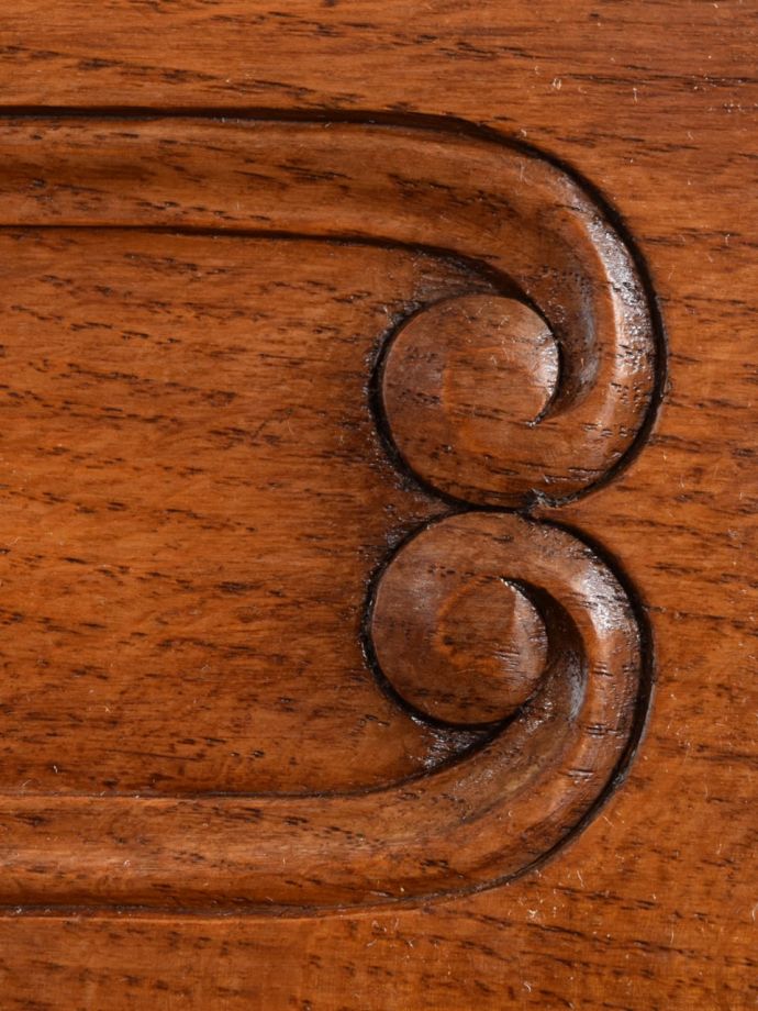 アンティークらしい彫