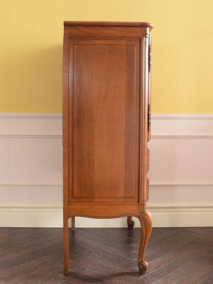 サイドボードの側面