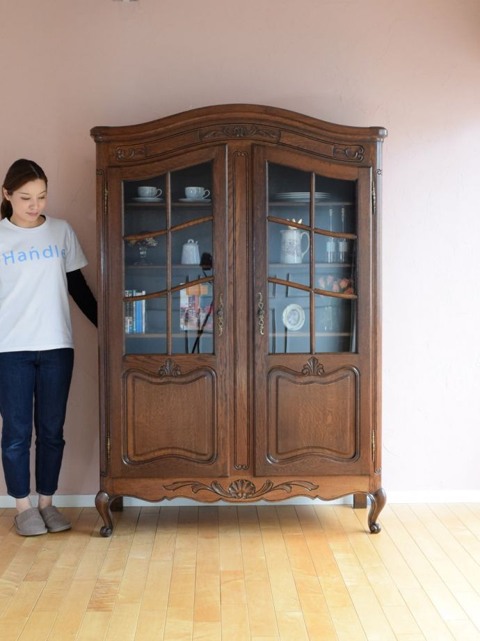 フランスの優雅なキャビネット