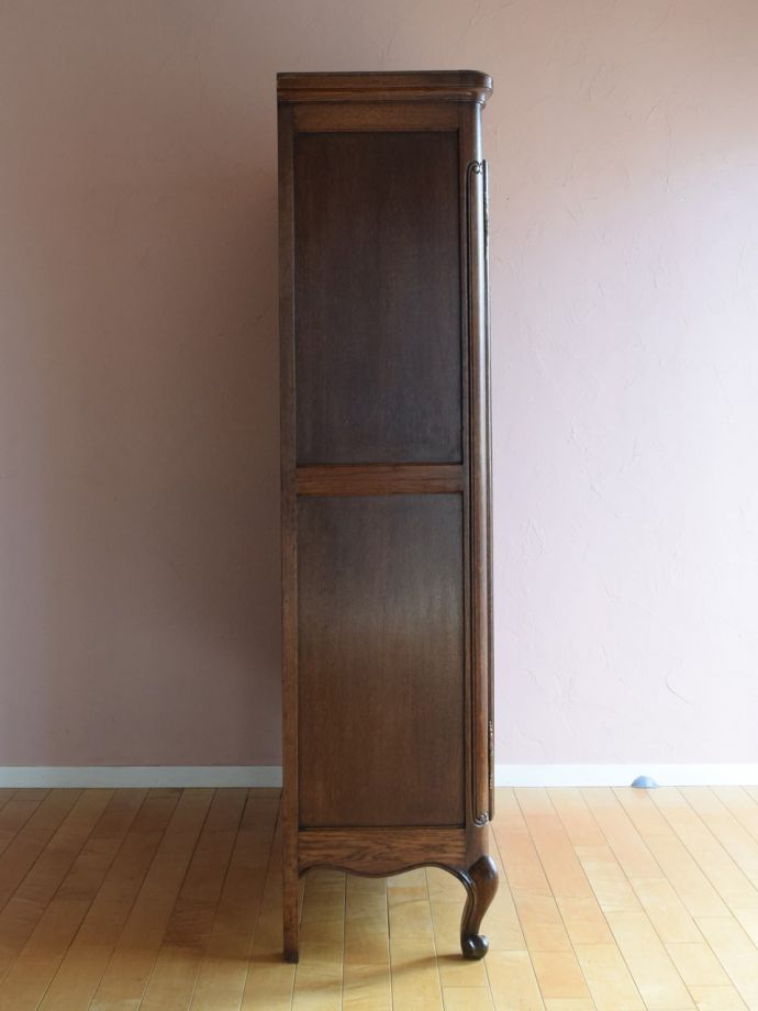 キャビネットの側面