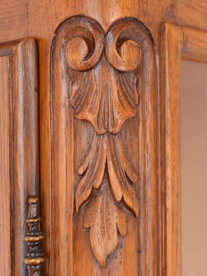 アンティークらしい彫