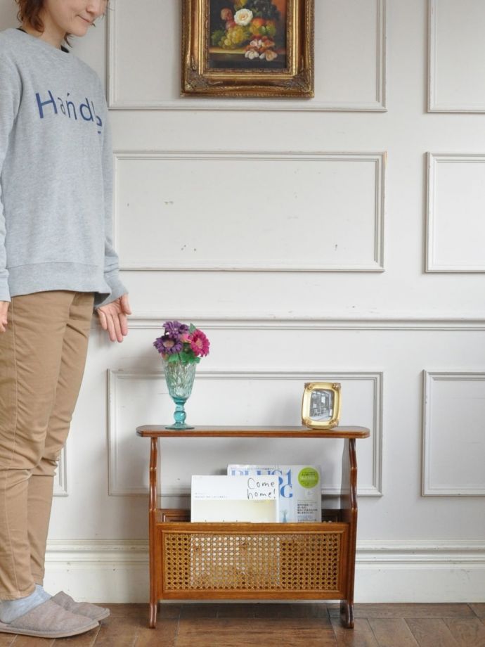 アンティークのおしゃれなマガジンラック