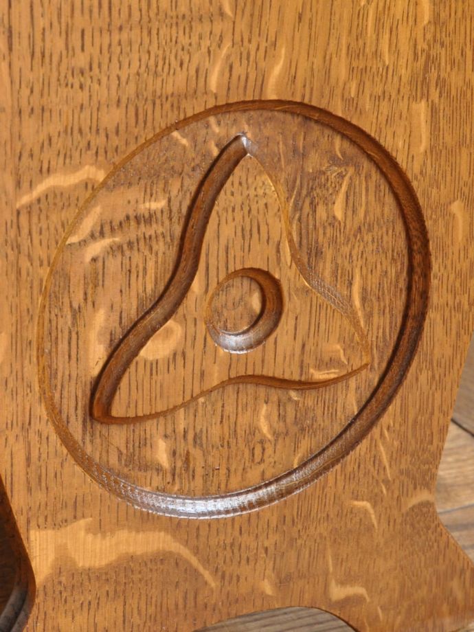 アンティーク家具らしい装飾