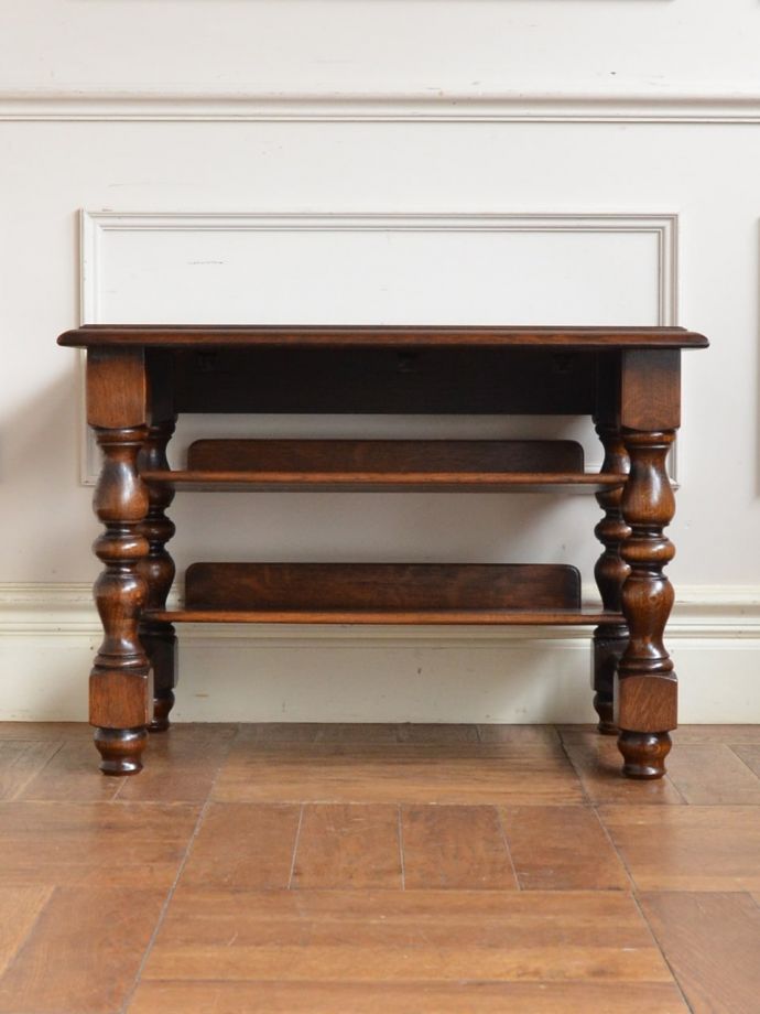 コーヒーテーブルの側面