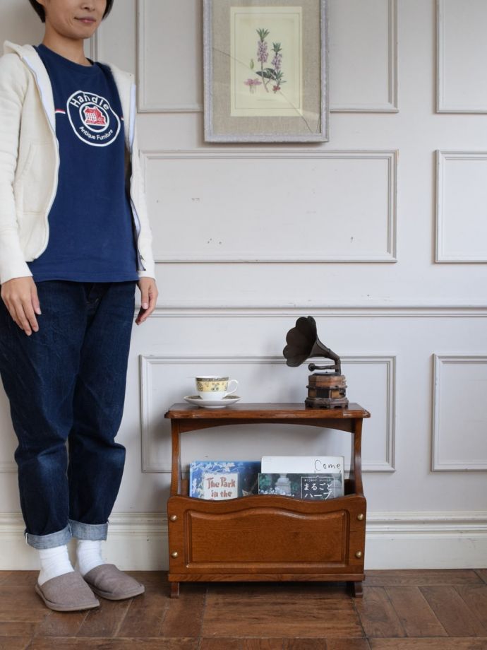 アンティークのおしゃれなマガジンラック