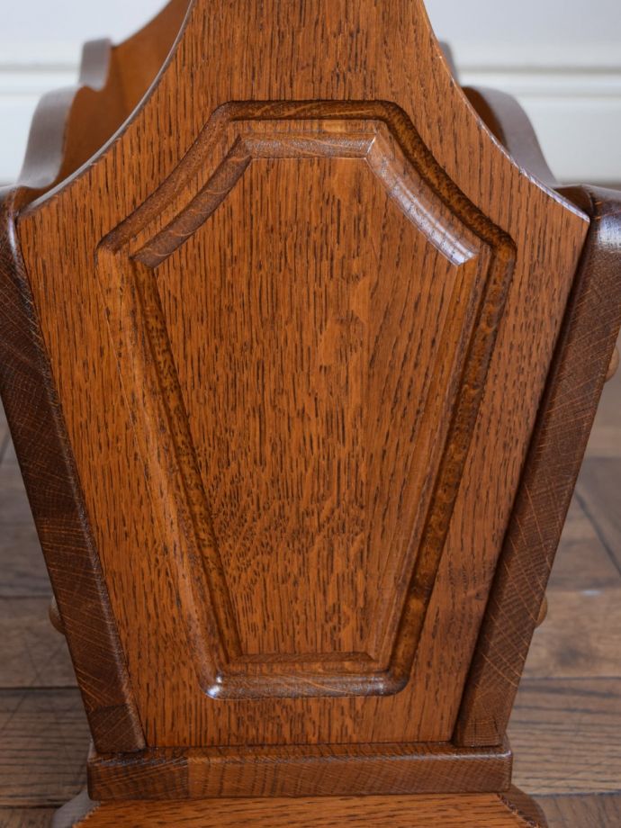 アンティーク家具らしい装飾