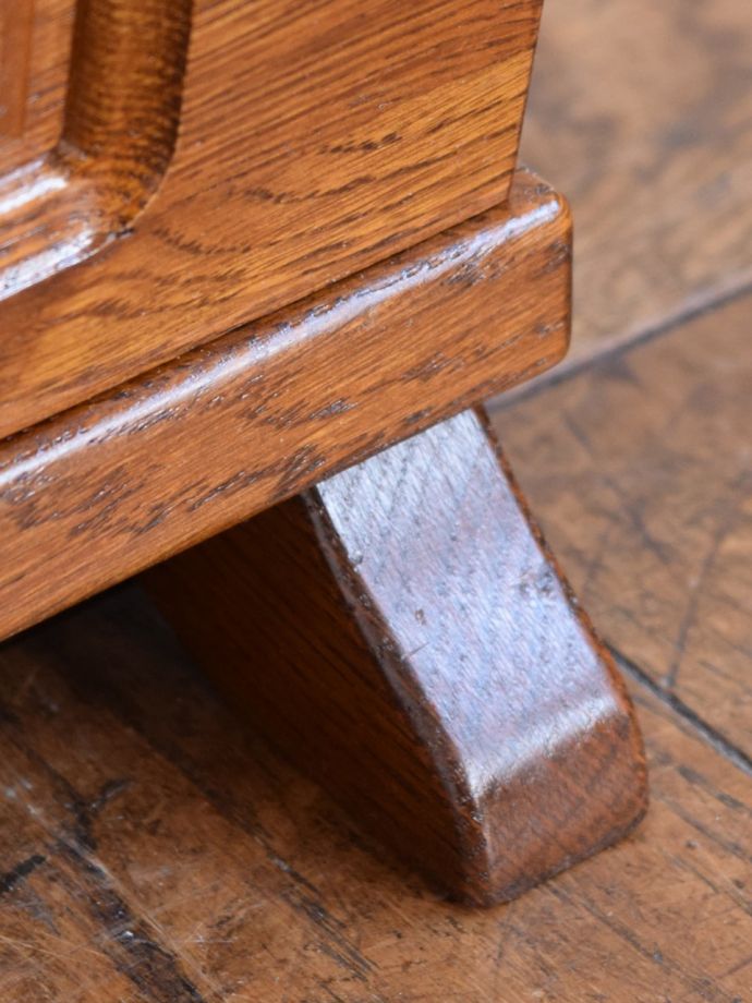 マガジンラックの脚