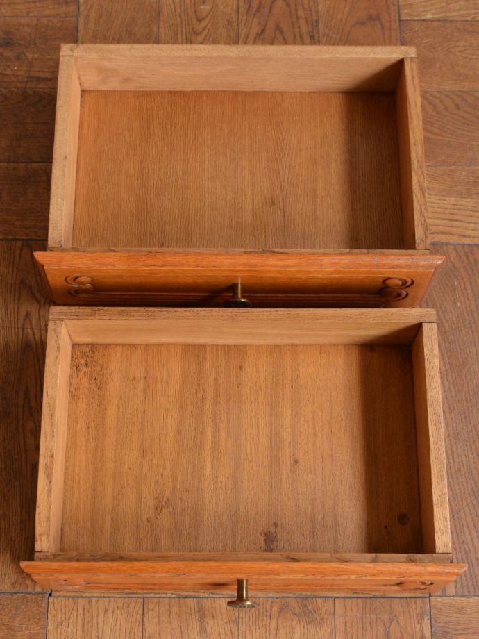 チェストの引き出しの中