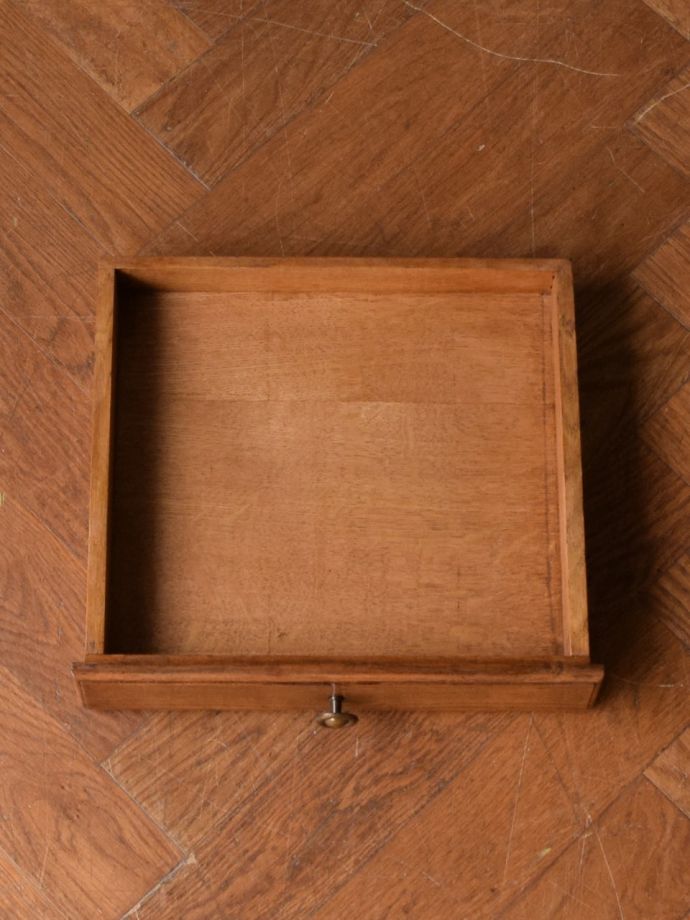 チェストの引き出しの中