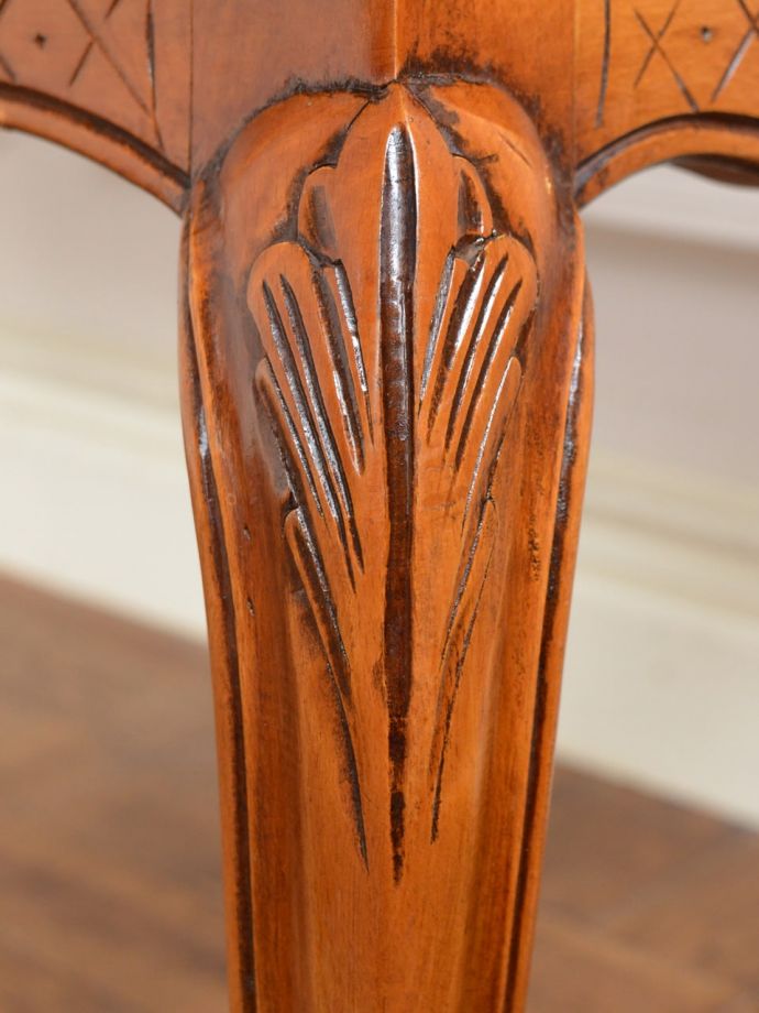 フランスらしい彫