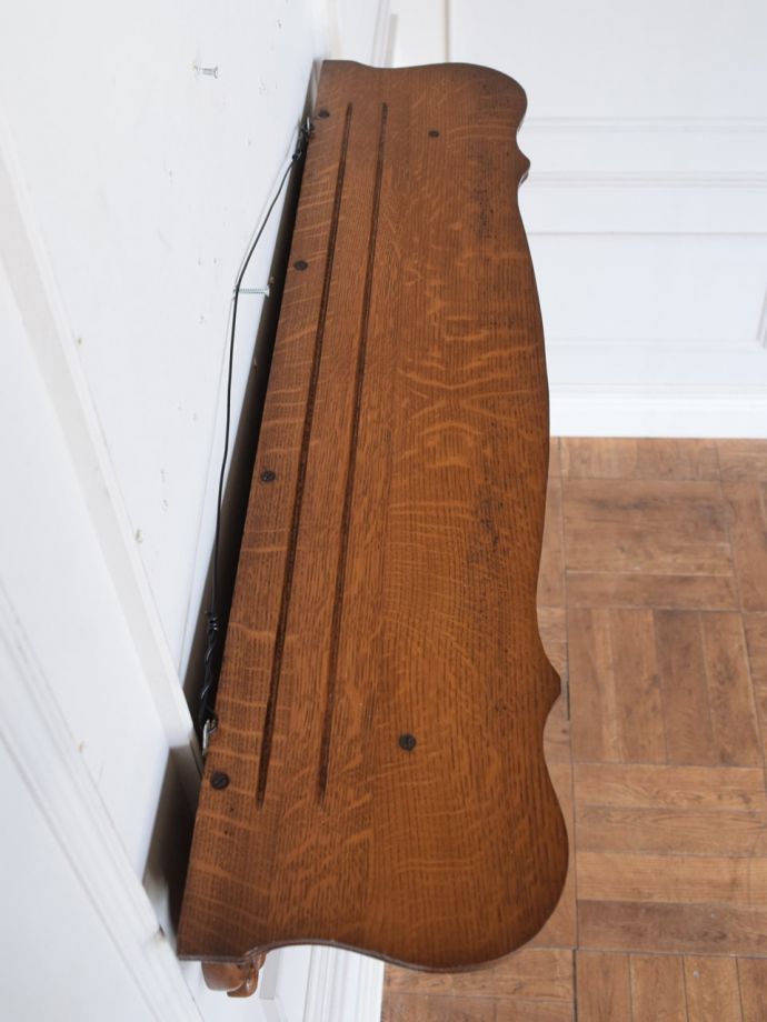 アンティークのウォールシェルフの天板