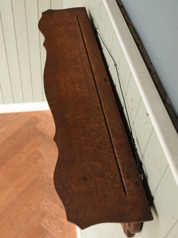 アンティークのウォールシェルフの天板