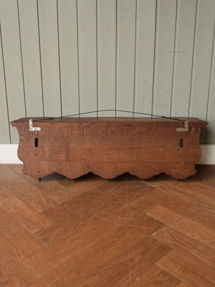 ウォールシェルフの裏