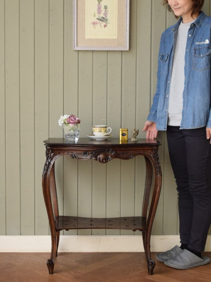 アンティークのサイドテーブル