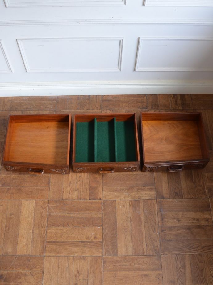 サイドボードの引き出し