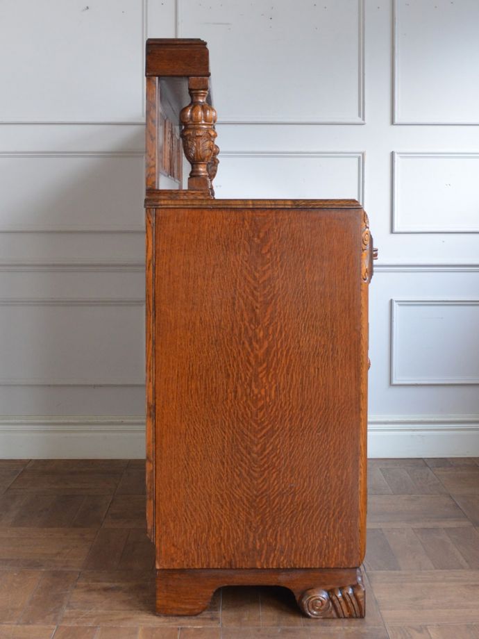 サイドボードの側面