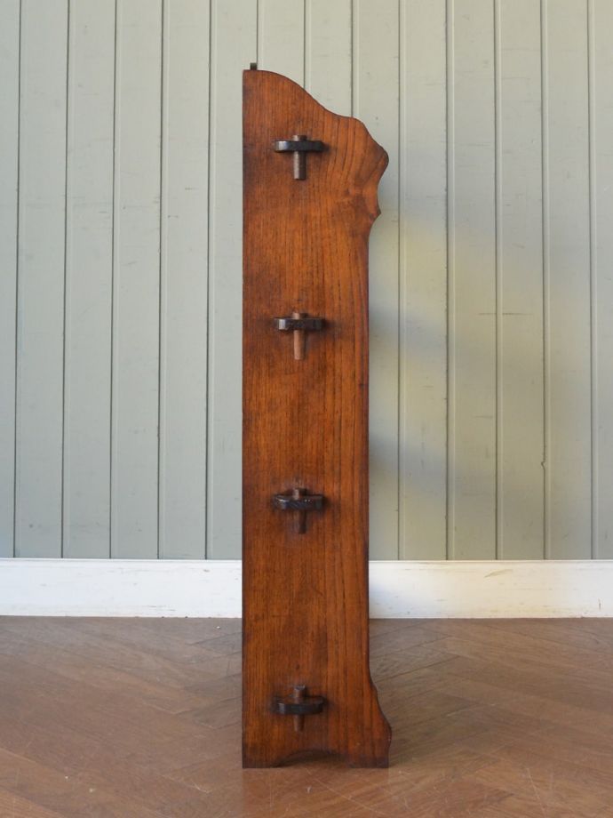 オープンシェルフの側面