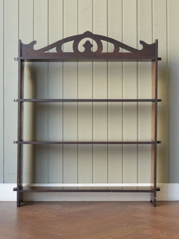 オープンシェルフの後ろ姿