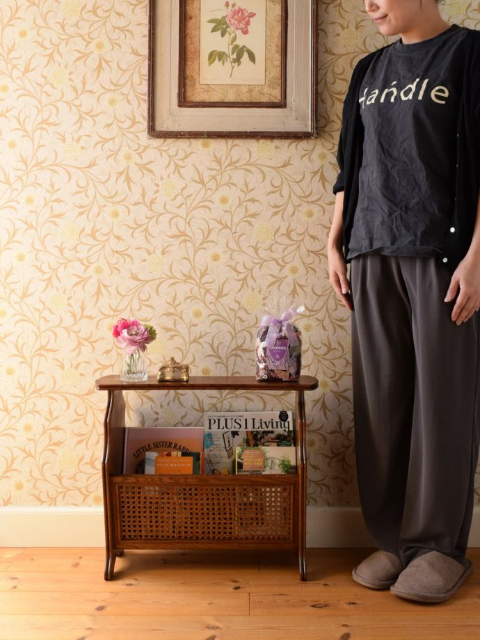 アンティークのおしゃれなマガジンラック