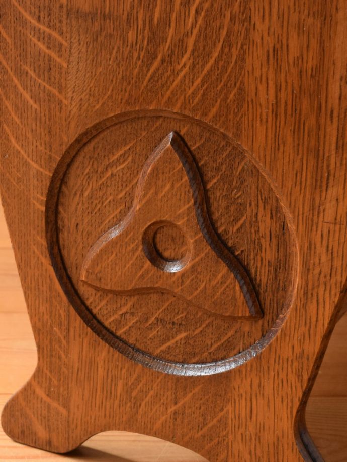 アンティーク家具らしい装飾