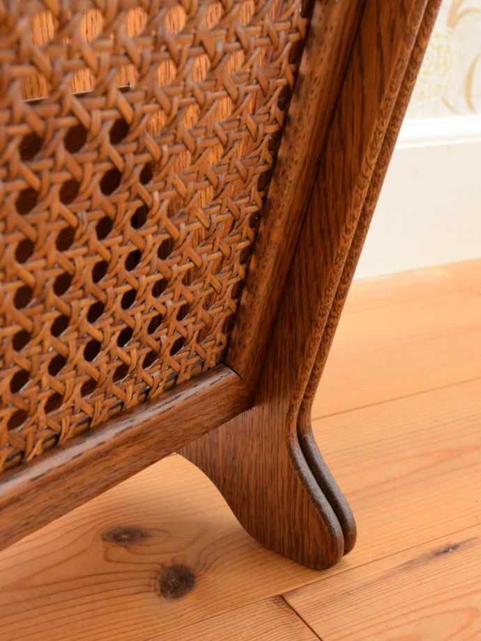 マガジンラックの脚