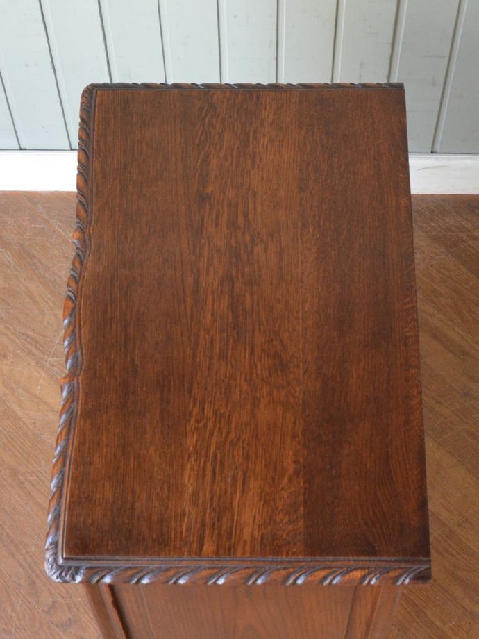 サイドチェストの天板