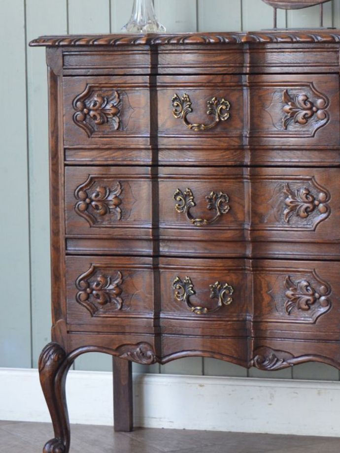 フランスアンティーク家具らしさが漂う装飾