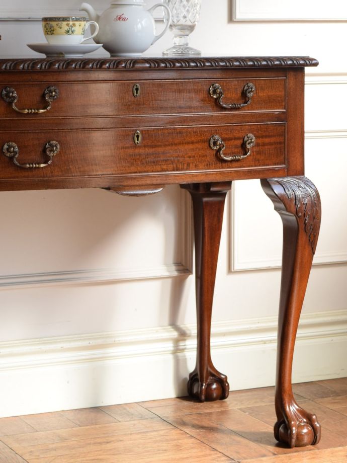 アンティークチェストの美しい木目