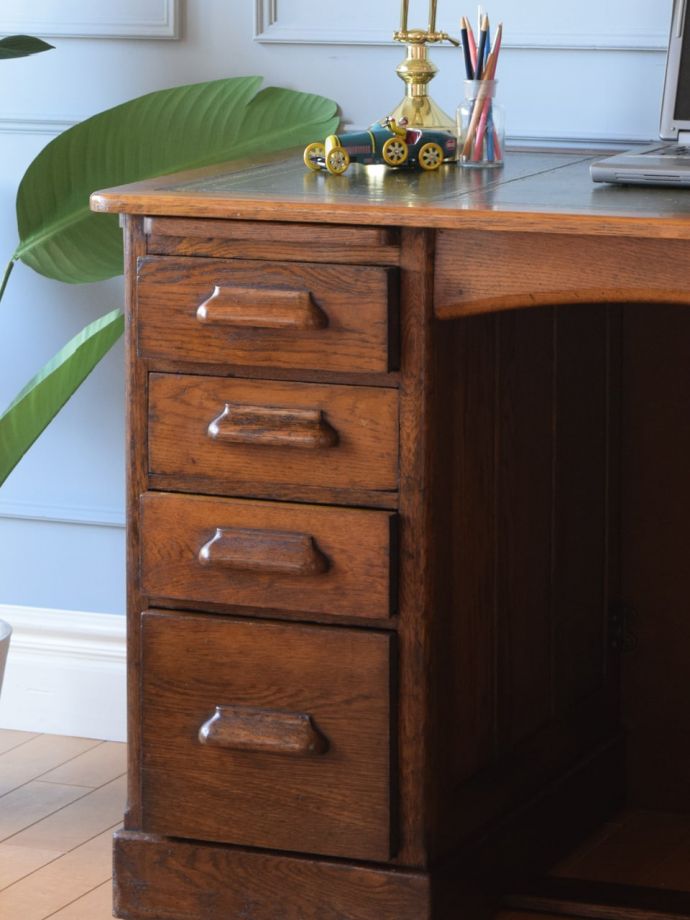 アンティークデスクの美しい木目