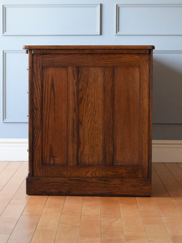 書斎デスクの側面